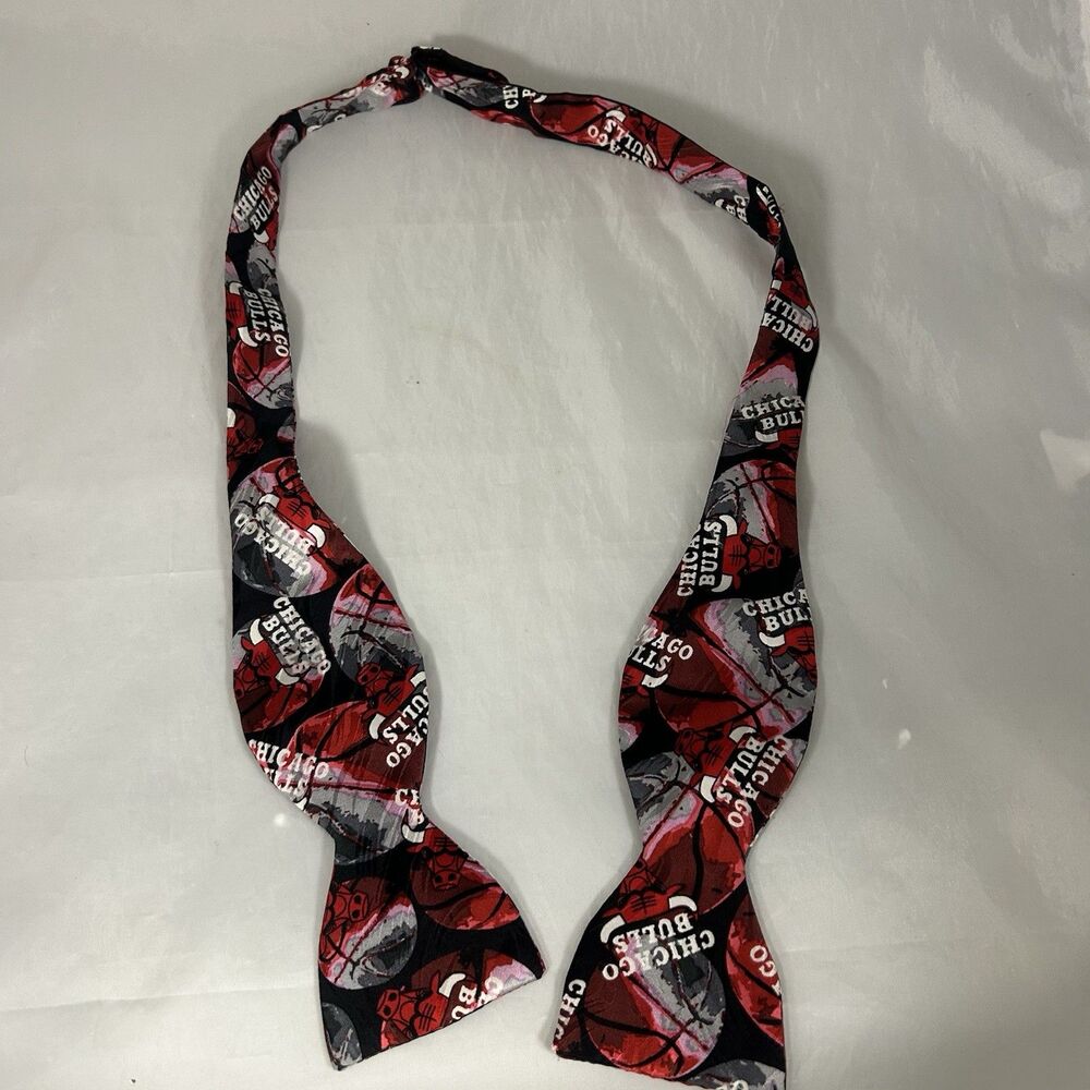 Vintage NBA Chicago Bulls Pre-Tied Bow Tie Adjustable Red Black Logo Pattern
